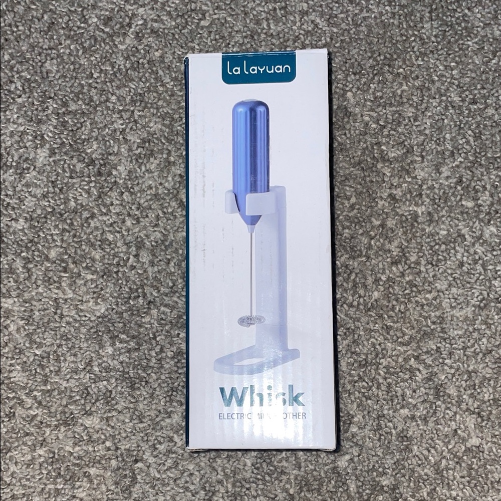 Lalayuan Electric Milk Frother in Blue and White